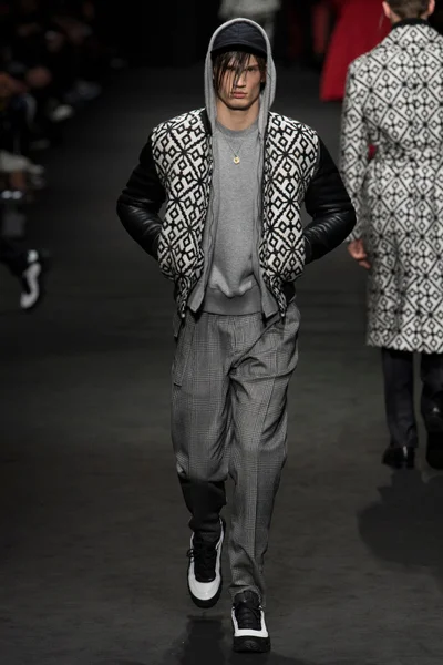 Look 25
